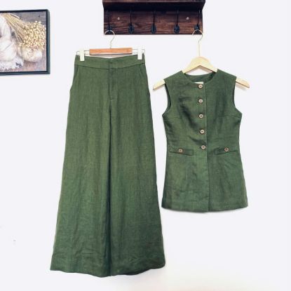 Ảnh của Set bộ linen tưng áo dáng dài nắp đai eo sát nách quần dài không ly xanh oliu