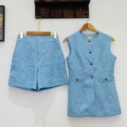 Ảnh của Set bộ linen tưng áo dáng dài nắp đai eo sát nách quần short không ly xanh biển