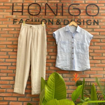 Ảnh của Set bộ linen tưng áo sơ mi vai liền 2 túi tay ngắn xanh da trời quần baggy be kem